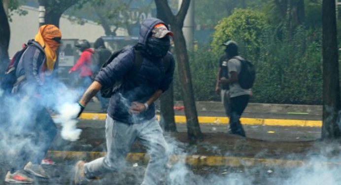 Protestas en Ecuador deja tres muertos y 100 heridos