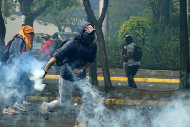 Protestas en Ecuador deja tres muertos y 100 heridos
