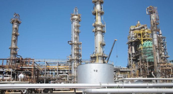 Suspenden producción de gasolina en la refinería Cardón