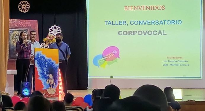 Taller de comunicación especializada formó a más de 100 participantes
