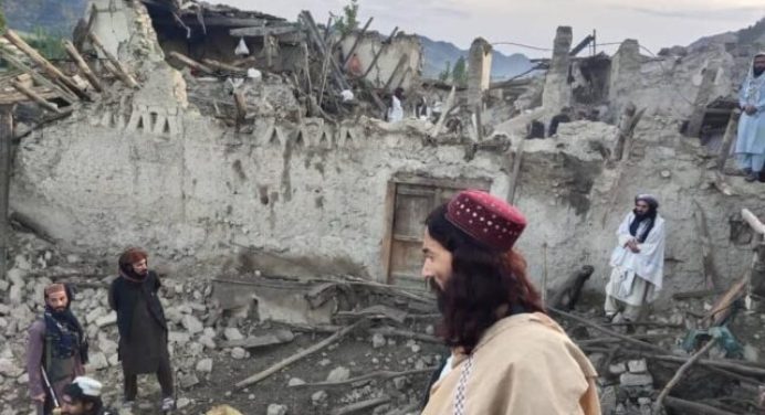 Terremoto de 6,1 de magnitud en Afganistán deja más de mil muertos