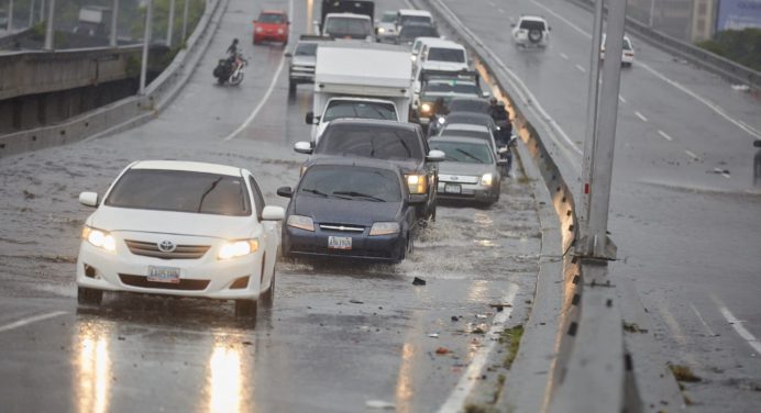 Onda tropical 21 causará lluvias en todo el país