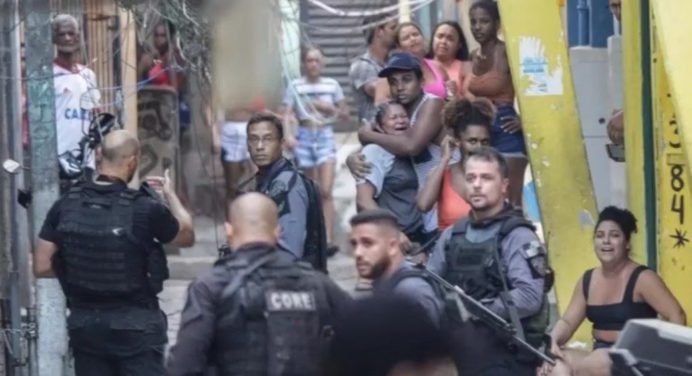 Al menos 18 muertos en operación policial en favela de Río de Janeiro