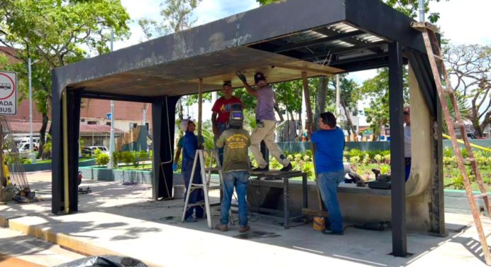 Alcaldesa Ana Fuentes construye paradas inteligentes en el centro de Maturín