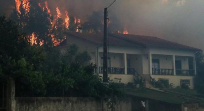 Alerta roja en el interior de Portugal por fuego y altas temperaturas