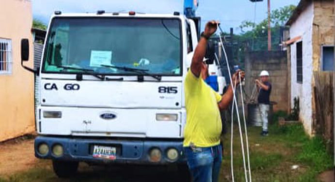 Ana Fuentes ilumina el sector Jesús de Nazaret en la avenida Cruz Peraza