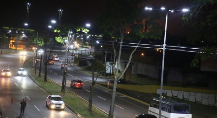 Ana Fuentes iluminó 124.47 kilómetros de vialidad en seis meses de gestión