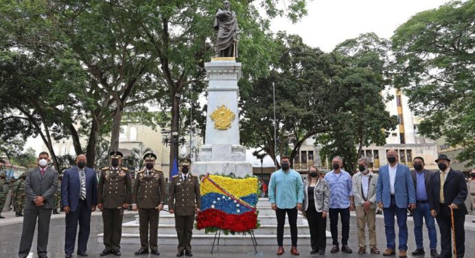 Conmemoran 239 años del natalicio del Libertador Simón Bolívar