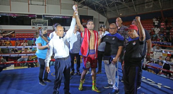 ¡El de Maturín! José “El Sultán” Rivas se quedó con el título nacional superligero