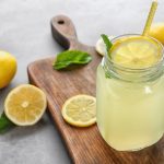 Conoce los beneficios de tomar agua de limón