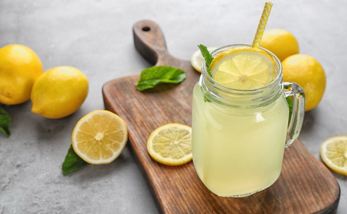Conoce los beneficios de tomar agua de limón