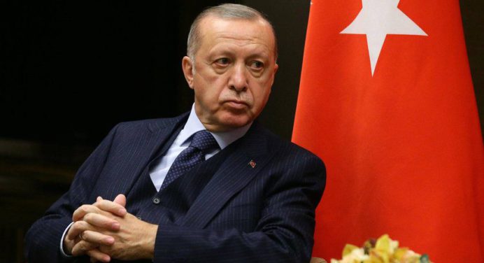 Erdogan vuelve a amenazar con «congelar» adhesión de Suecia y Finlandia a la OTAN