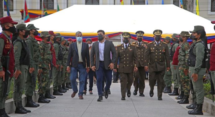 Ernesto Luna encabezó acto por los 211 años de la Independencia de Venezuela