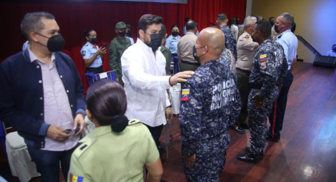 Gobernador Ernesto Luna ascendió a 295 oficiales policiales en Monagas