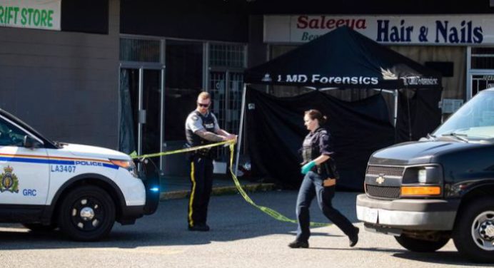 Hombre armado es abatido tras asesinar a dos personas en un tiroteo en Canadá