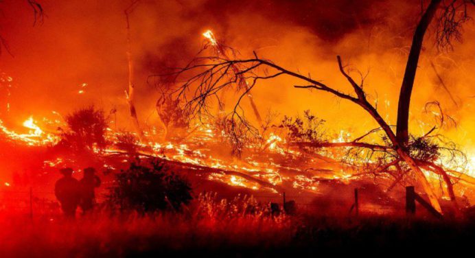 Incendio obliga a cerrar temporalmente el aeropuerto de Florencia