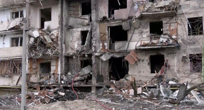 Las fuerzas rusas continúan su ofensiva en el este de Ucrania con bombardeos «masivos»