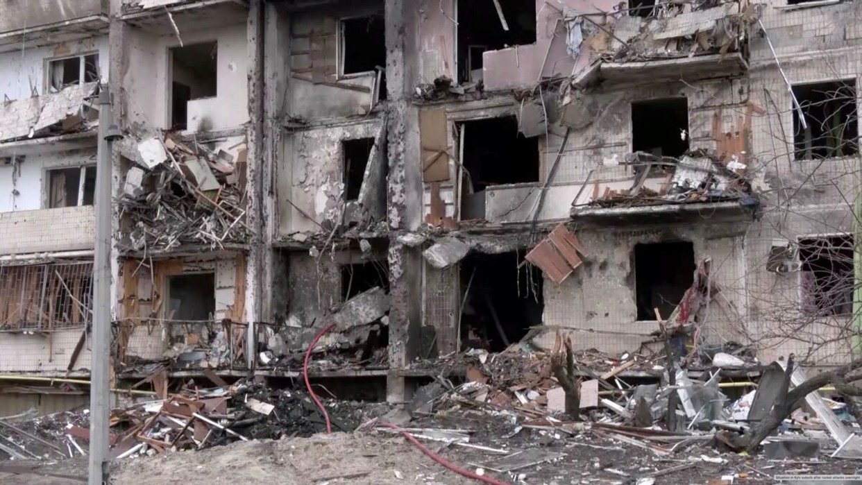 Las fuerzas rusas continúan su ofensiva en el este de Ucrania con bombardeos «masivos»