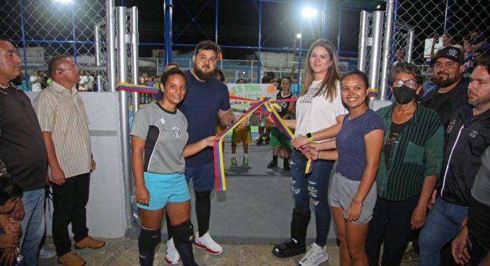 Luna y Fuentes repotencian cancha multiuso en Brisas del Orinoco