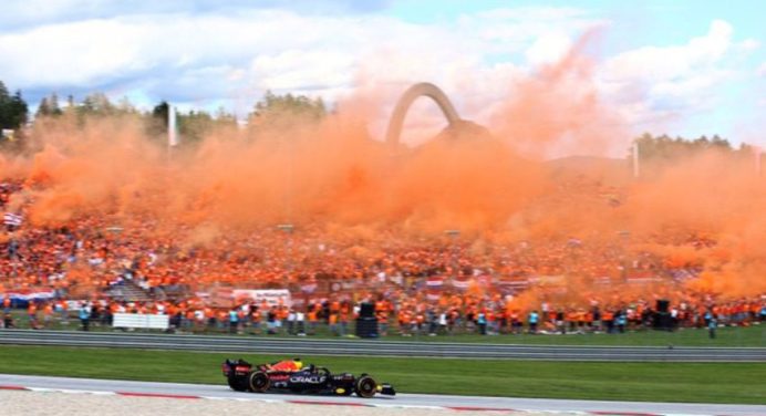 Max Verstappen triunfa con la marea naranja a su espalda