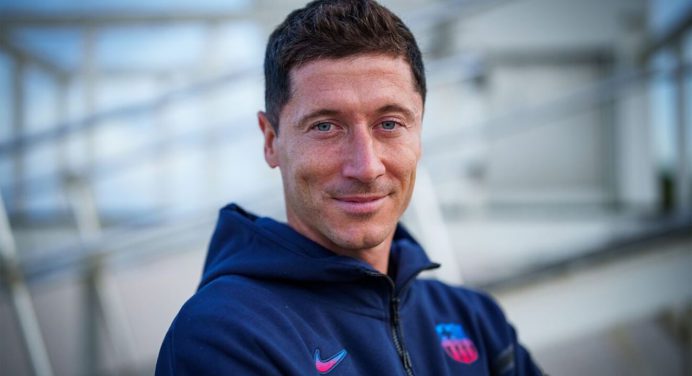 ¡Oficial! El FC Barcelona le dio la bienvenida a Robert Lewandowski