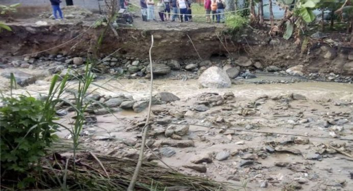 Organismos de seguridad en Mérida desplegados por afectaciones en el río Chama