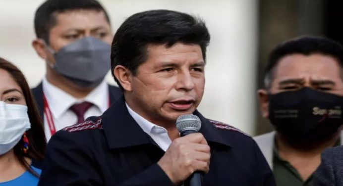 Presidente de Perú Pedro Castillo renunció al partido que lo llevó al Gobierno