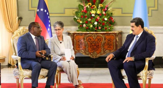 Presidente Maduro recibió cartas credenciales de cuatro nuevos embajadores