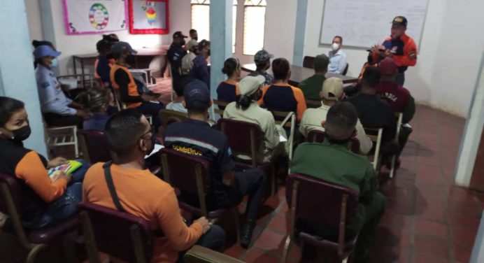 Protección Civil impartió curso de emergencias en Acosta y Caripe