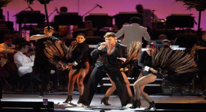 Ricky Martin y Gustavo Dudamel en el Hollywood Bowl