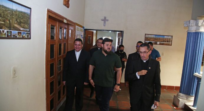 Seminario Mayor de Maturín recibe visita del gobernador Ernesto Luna