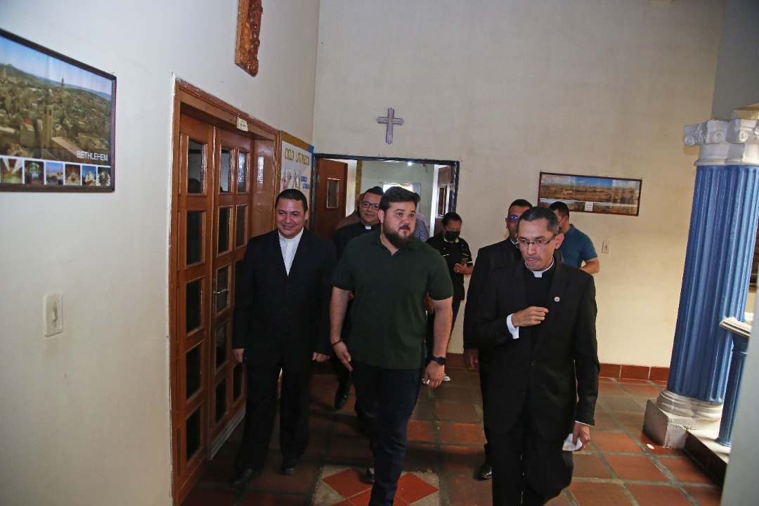 Seminario Mayor de Maturín recibe visita del gobernador Ernesto Luna