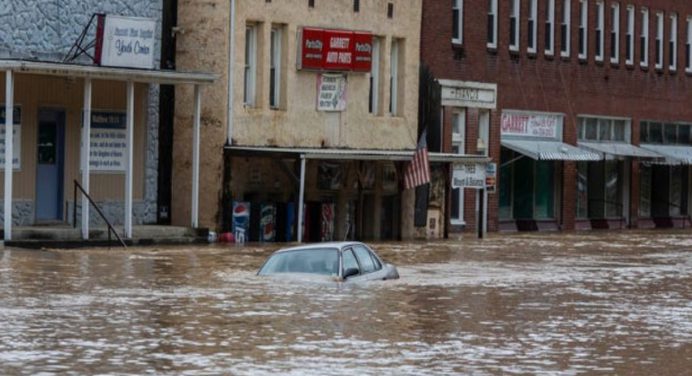 Suben a 15 los fallecidos por inundaciones en Kentucky