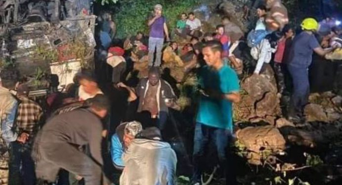 ¡Tragedia! 13 venezolanos fallecidos en caída de bus al abismo en Nicaragua