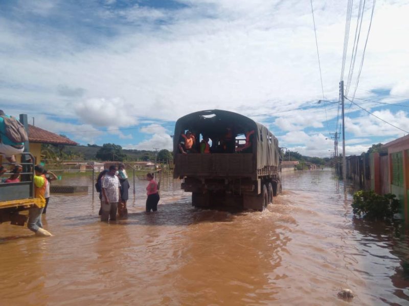 4 mil familias afectadas por inundaciones en Santa Elena de Uairén