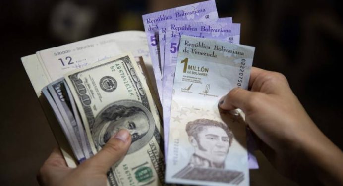 ¡Al cierre! Tasa del dólar BCV superó la barrera de los 7 bolívares