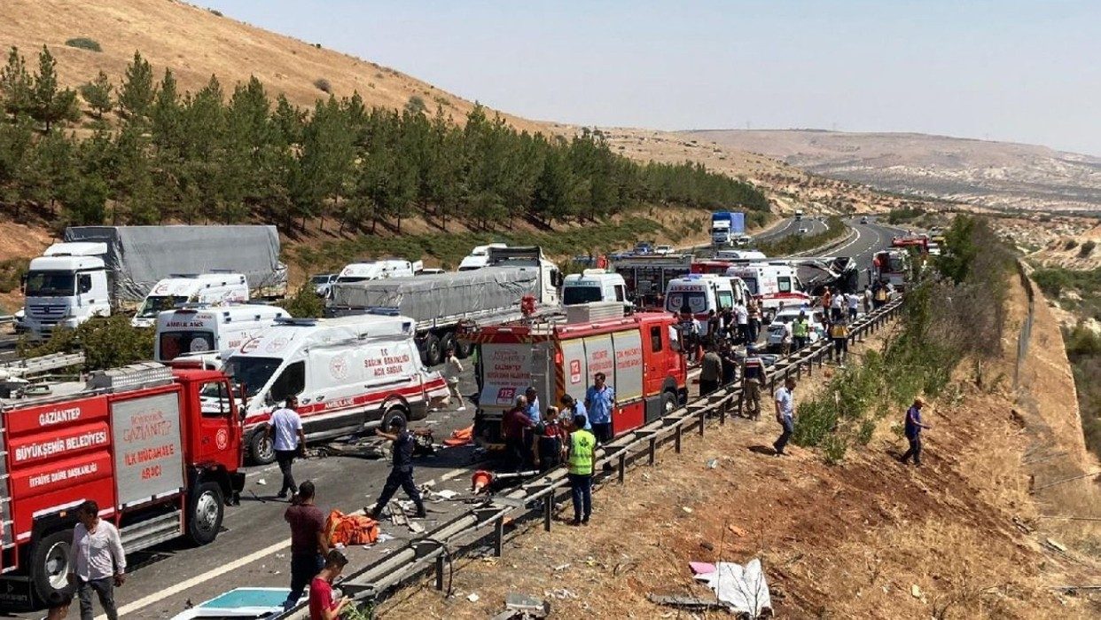 Al menos 16 muertos y 21 heridos en accidente de carretera en Turquía