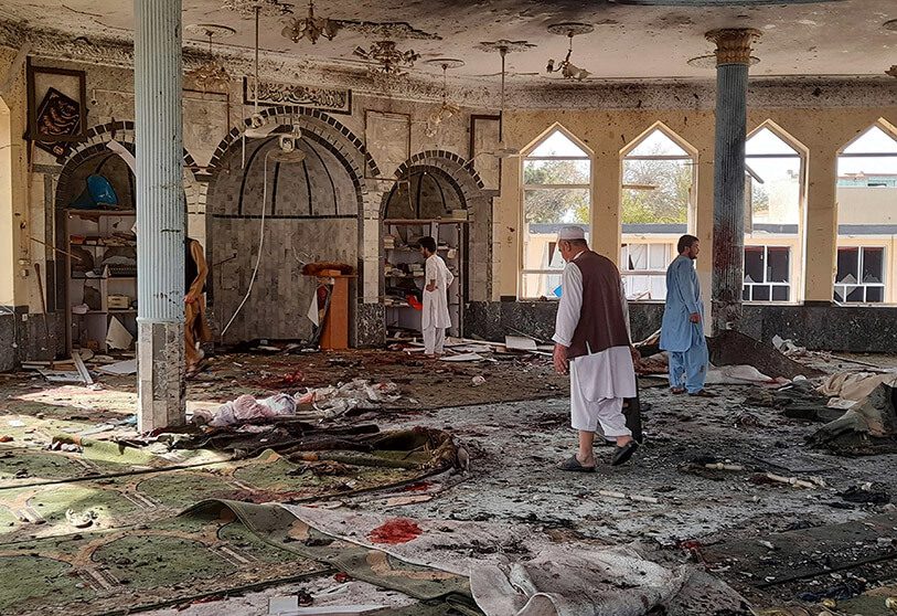 al menos 21 muertos atentados en una mezquita de afganistan laverdaddemonagas.com atentado mezquita chii afganistan kunduz 4 0