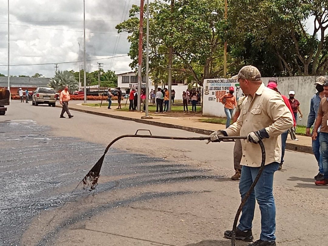 alcalde oscar cedeno inicio plan de asfalto en punta de mata laverdaddemonagas.com asfaltado3