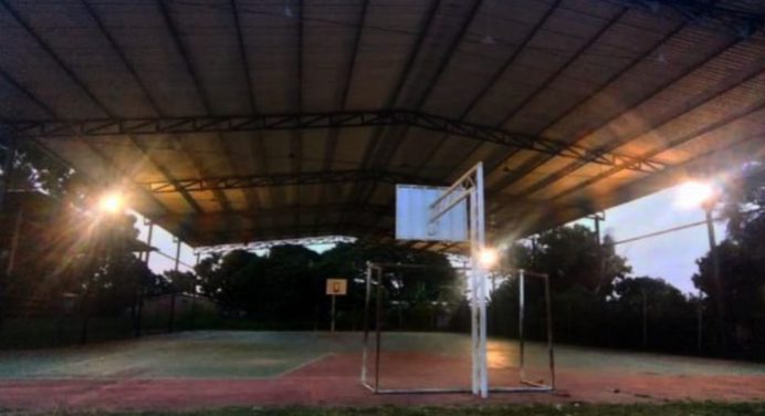 Alcaldesa Carmen Tillero potencia espacios deportivos en Santa Bárbara