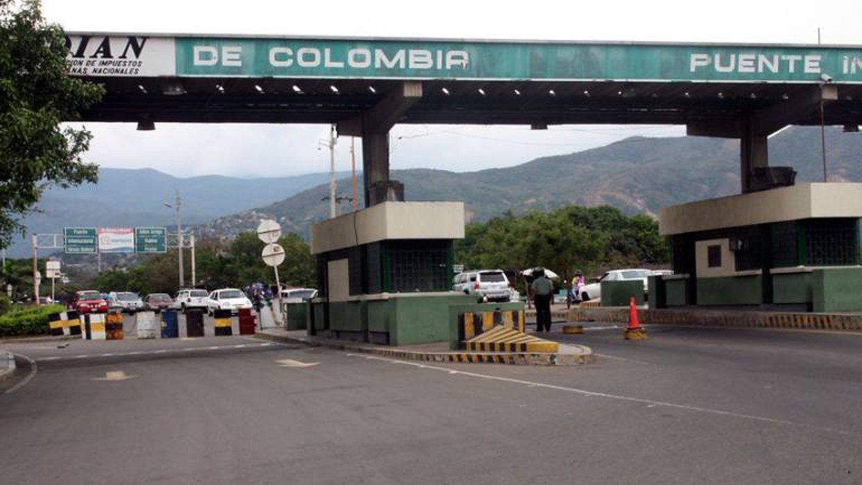Autoridades de Colombia pondrán pautas para restablecer paso de vehículos en la frontera