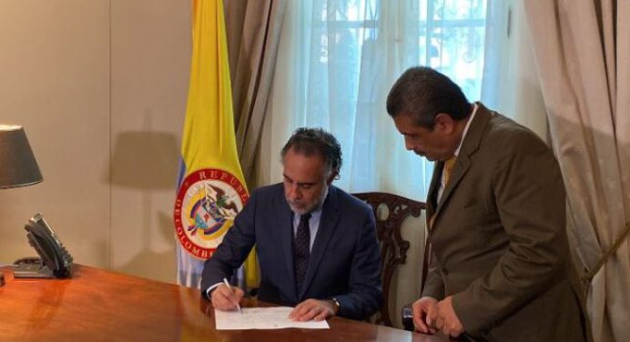 Benedetti tomó posesión como embajador de Colombia en Venezuela