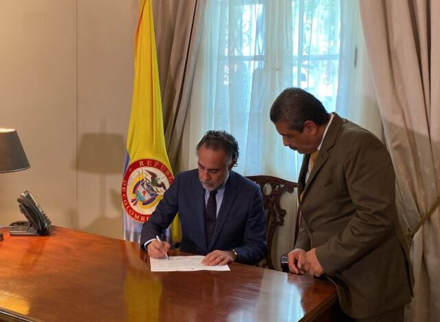 Benedetti tomó posesión como embajador de Colombia en Venezuela