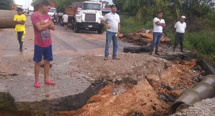 ¡Colapso! Lluvias en el estado Zulia causaron derrumbe de la carretera Machiques-Colón