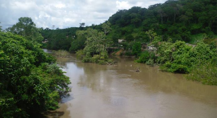 Crecida del río Yuruari afectó a trece sectores del estado Bolívar