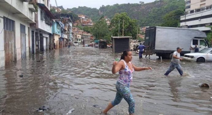 Cuatro estados de Venezuela en alerta moderada por fuertes lluvias