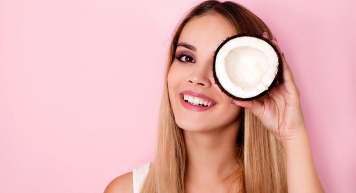 ¡El aceite de coco! Esta es la manera correcta de usarlo para la piel