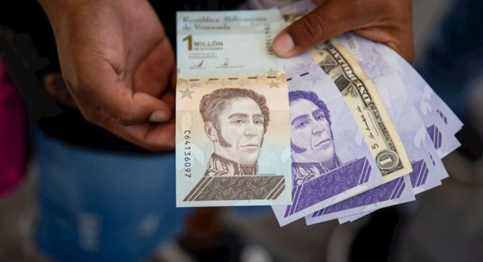 Devaluación: El bolívar perdió 21% de valor frente al dólar en una semana