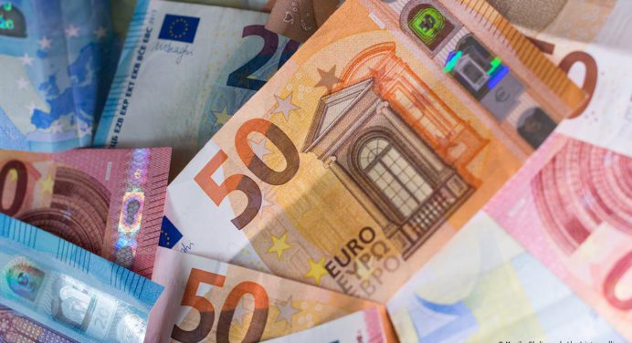 El euro cayó por las tensiones geopolíticas del viaje de Pelosi a Taiwán