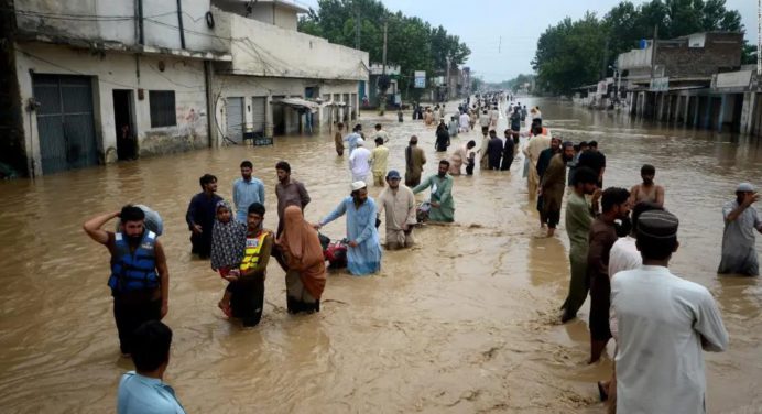 Más de 1.000 personas han muerto por las lluvias e inundaciones monzónicas en Pakistán